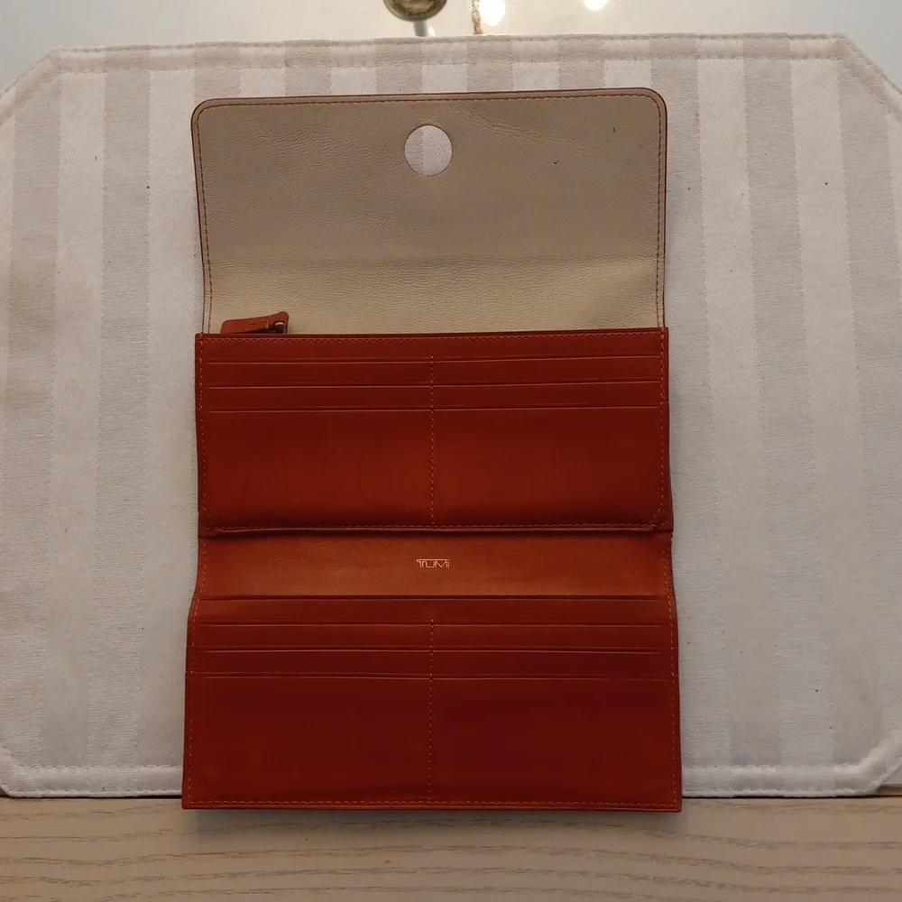 Tumi Soft Leather Women's Wallet (Clutch) - Picture 6 of 13